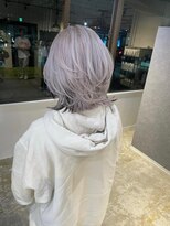 メリー オオサカ(Merly Osaka)&nbsp;個性的可愛いレイヤー×ホワイトカラー_ちょびっとインナーIN_