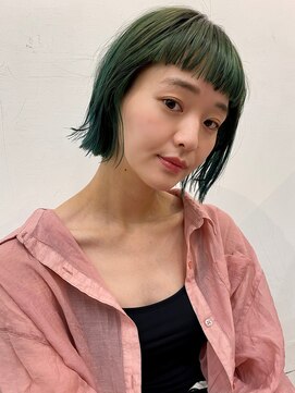 バズ ビー(BUZZ Bee) グリーン×オン眉ショート