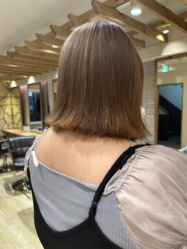 エイト新宿店(EIGHT shinjuku) ミルクティーベージュ