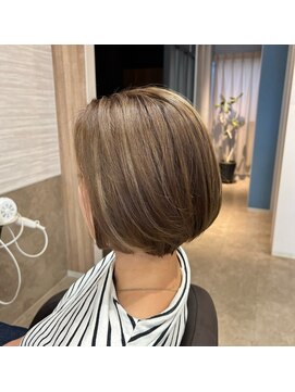 プリンプ トータルビューティ(PRIMP.total beauty) 明るめお白髪染め☆上品なおとなショートボブ