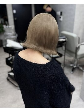 メゾンイロ(Maison I.R.O+) 30代40代外ハネボブ中明度ミルクティー