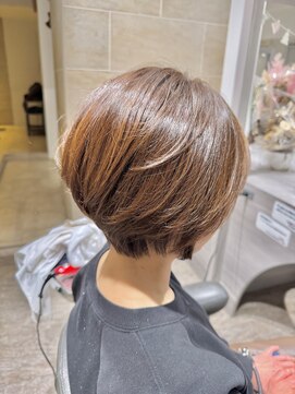 ブロッサム 保谷(Blossom) 20代30代40代抜け感ショートボブレイヤーミルクティベージュ