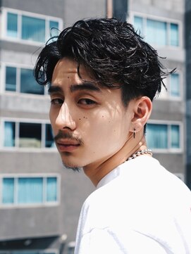 フィフスパーク(fifth PARK) センターパート波巻きスパイラルパーマシャドウツイスパ緩め束感