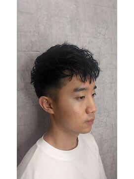 ラックスビーギャラリー なんば駅前店(LUXBE GALLERY) メンズ/眉毛/パーマ/ブリーチ/メンズカット/ツイストスパイラル