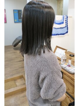 ムク(Muku) ぱつっと外ハネボブとアッシュベージュ