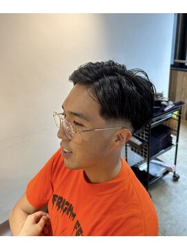 ビハインドザカーテン(BEHIND THE CURTAIN) メンズショート×フェードスタイル