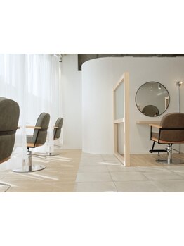 【全席半個室/マンツーマン】緑と光に包まれた、開放的な癒し空間♪洗練されたスマートなシェアサロン！