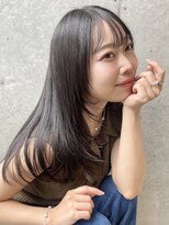 ラブクロムトーキョー オモテサンドウ(LOVECHROME OMOTESANDO)&nbsp;薄めぱっつん前髪の小顔黒髪レイヤースタイル