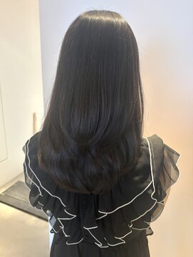 シークエストアンドシプラス(C/QUEST&C-plus) ミディアム ロング レイヤーカット