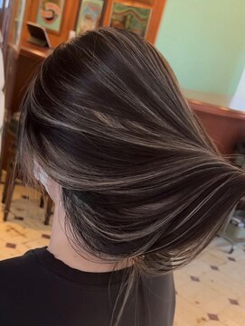 スリー(three) コントラストハイライト