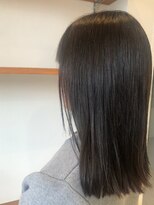 クベル(Kuvel)&nbsp;オリーブグレージュのナチュラルセミロング