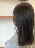 オリーブグレージュのナチュラルセミロング