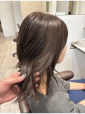 赤みを抑えたナチュラルな艶髪