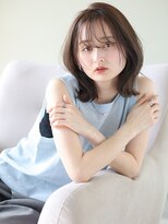 イト(ito)&nbsp;透明感ブラウンアッシュ/ミディアム/レイヤーカット