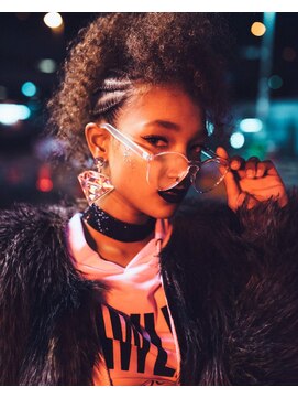 ブラックキャンディー(BLACK CANDY) サイドコーンロウ×モヒカン風スタイル