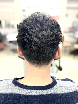 コアフィールみま 鳴門店 スタイリングの幅が広がるメンズパーマ