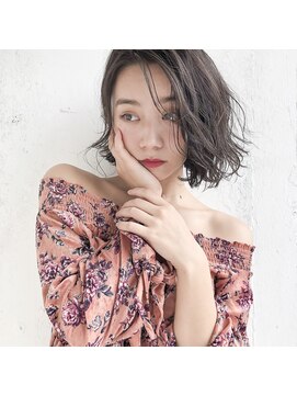 ルティア 池袋(Lutia) グレーカラー　ゆるふわウェーブ