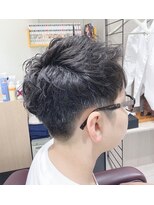 ストーリー(story) メンズ、大人パーマ・かりあげアップバングすたいる