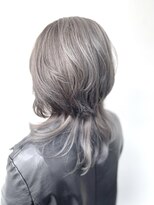 イロヘア 北岡崎店(ilo.hair)&nbsp;白髪ぼかしハイライト×シルバーアッシュ