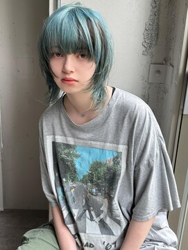 アルテペロ(arte pelo) ミディアムレイヤー/水色カラー/グランジヘア