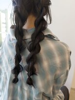 ディッセンバー 神宮前(December)&nbsp;ブルーブラックカジュアルアレンジ編みおろしアレンジヘアセット