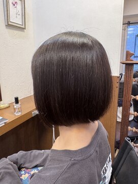 カミナ(KAMINA) ミニボブで首元すっきり