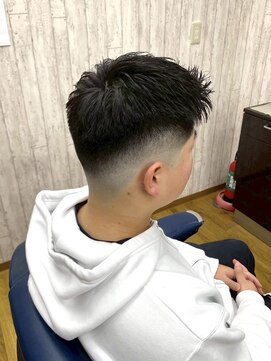 バーバー タカバタ 福井(Barber TAKABATA) 刈上げセンターパート/フェード/フェザーパーマ/サーフカール