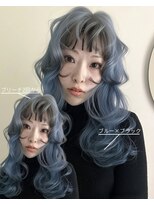 イェッカ パビル(YECCA pabil) ブルーとブラックの前髪デザインカラー(ブリーチ2回)