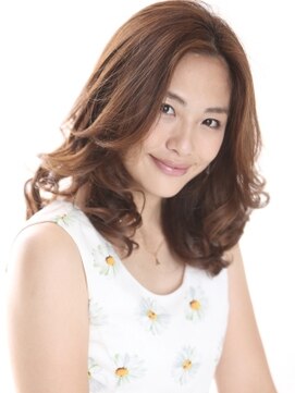 ヘアーワークスクリエイション 媚びない 女らしさが香る ミックス巻き髪