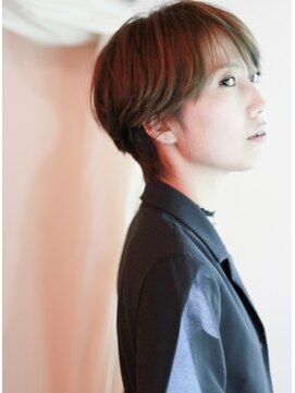 ホワイトルーム(White Room) マニッシュショート＆ハイライトグレージュ♪