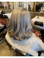 カットスタジオ フタバ(FUTABA)&nbsp;★シルバーホワイトグラデーション★