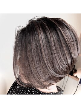 ファムバイアヴァンス(Femme by AVANCE.) 似合わせカット×デザインカラー