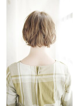 シュシュット(chouchoute) 斜めバングデザインカラーシルキーベージュグレージュカラー/066