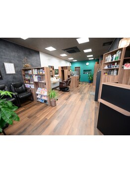 落ち着いた空間で日々の疲れも癒される…。贅沢なサロンタイムをお過ごしください♪《HairSalonおおくぼ》