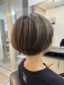 ヨヨ 人形町(YOYO) 白髪ぼかしハイライトカラー【ショートスタイル】