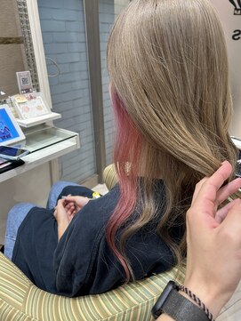 ビス ヘア アンド ビューティー 西新井店(Vis Hair＆Beauty) 20代30代40代ストレートインナーカラーピンクアッシュ美肌