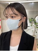 インナーカラーボブ黒髪ミルクティーベージュイヤリングカラー