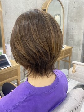 スリーセブントウキョウ(37-Tokyo) アッシュハイライトで魅せるくびれショート♪