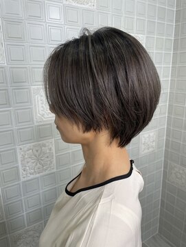 ヘンリエッタ 表参道(Henrietta) アッシュグレーショート