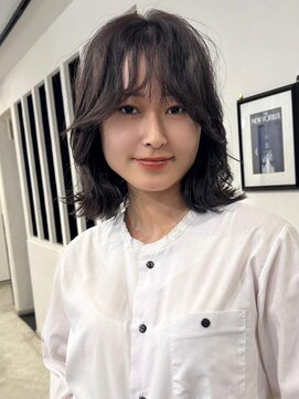 ナービス(NARVIS) くびれミディアム/カール/アッシュグレージュ