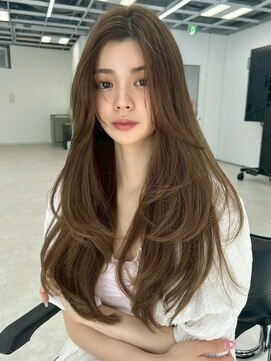 ユーフォリア 新宿通り(Euphoria) 韓国レイヤー/ハッシュカット/ロングレイヤー/ゆるふわレイヤー