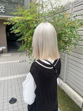ロッカヘアエジェ(ROCCA hair eje.) くびれヘアミニマルホワイトボブ