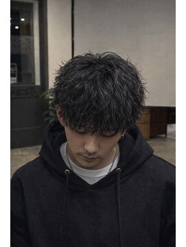 ジェットブラックキューサンロク(JET BLACK 936) ストリート系ツイストスパイラルパーマ