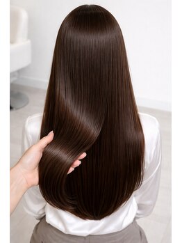 アルティーナ(altina)の写真/【NEW　OPEN】働く女性が虜になる極上縮毛矯正×Aujua。広がりを抑え、計算された顔周りでうるツヤ髪へ◇