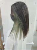 カーキグレージュのインナーカラーがおしゃれヘア