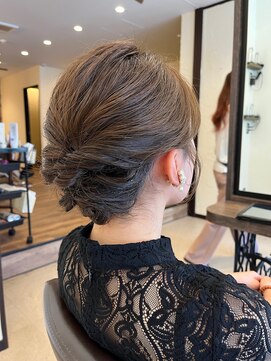 アナザーワールド(ANOTHER WORLD) 結婚式スタイル/シニオンアレンジ/お呼ばれスタイル【渡辺まみ】