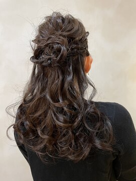 マリン(Marine) 20代30代結婚式お呼ばれヘアセットハーフアップ