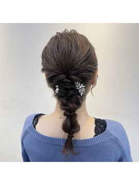 イーチ ディー ヘアーアンドトータルビューティー(each dee hair&total beauty) 【井出 朱音】編みおろしヘアセット