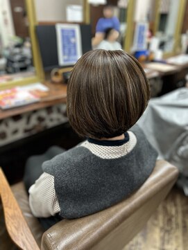 アート(art) 白髪ぼかしハイライト×ショートボブ