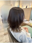 鎖骨くらいの長さのミディアムレイヤーカット